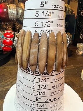 Neutral Brown Shell Stretch Bracelet